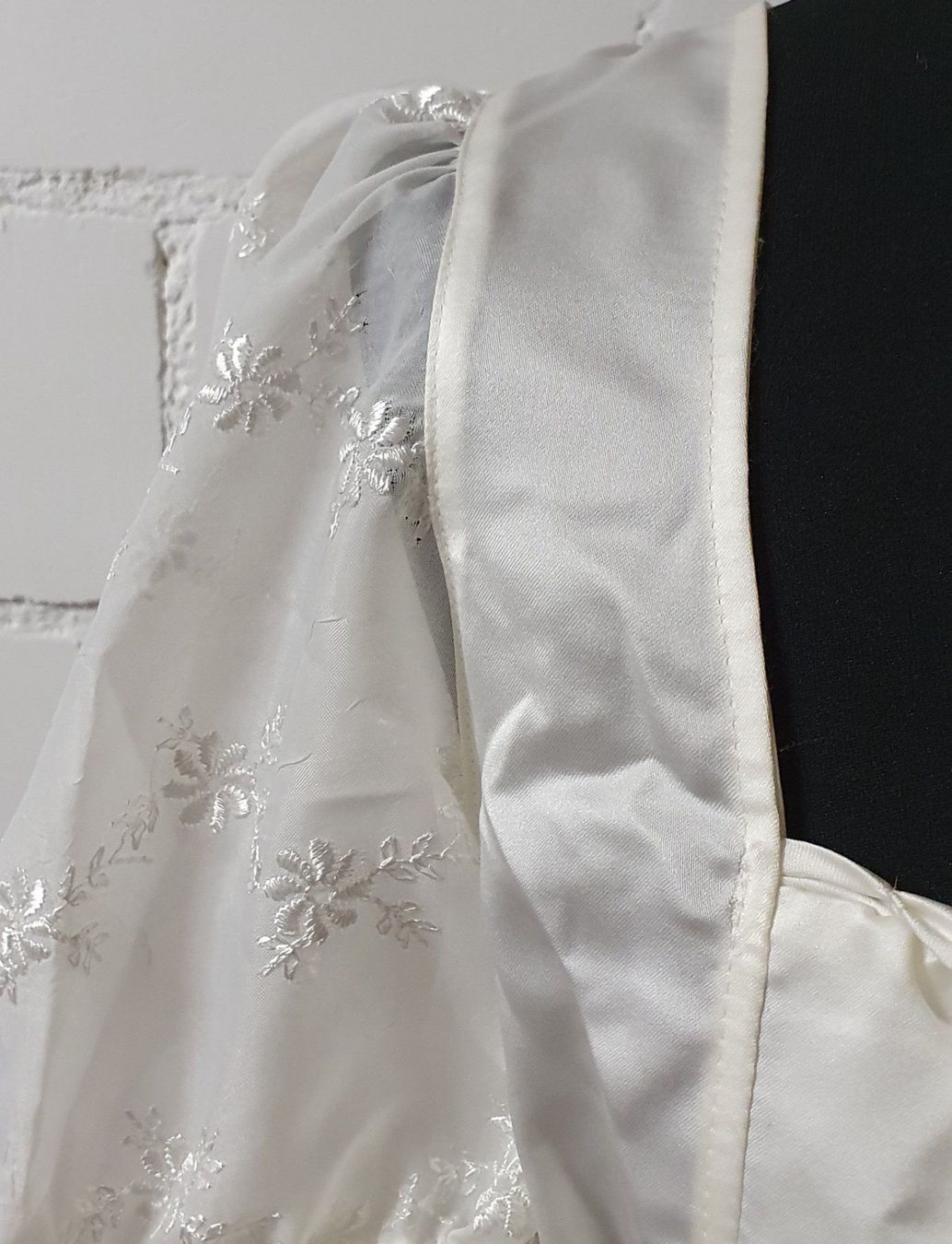 Camicette: Neu: "Country Line" / Dirndl Bluse transparent creme / Gr.42 – Nuovo (secondo la descrizione) da Muri AG venduto da Edlerweiss 2