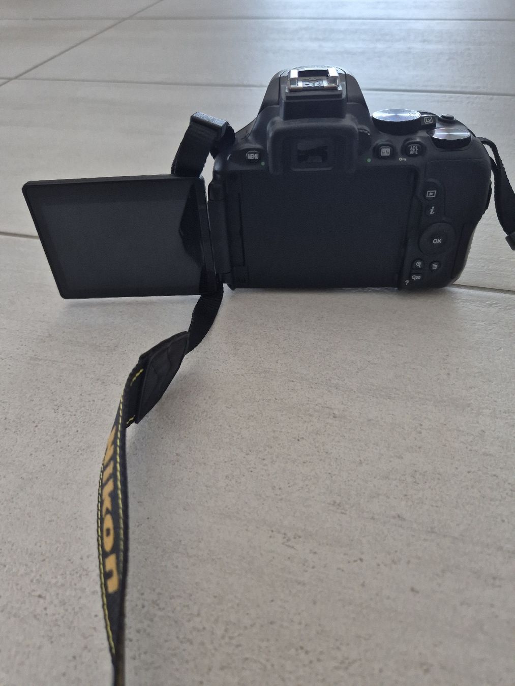 Nikon Appareil photo: Nikon D5600  – D'occasion à Vouvry par M_hill 1