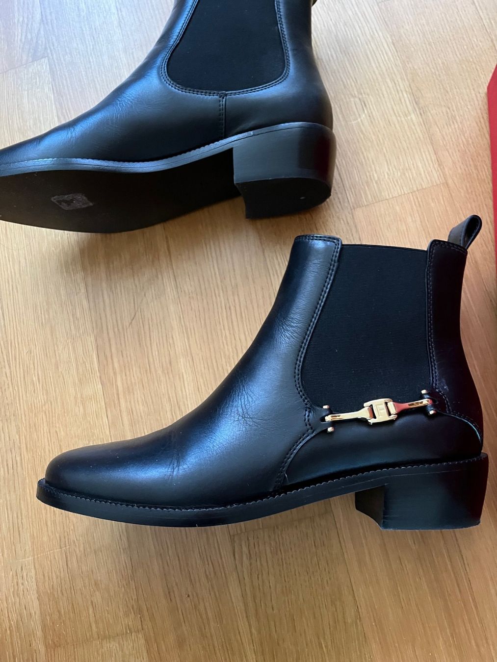 Salvatore Ferragamo Scarpe da donna: SALVATORE FERRAGAMO Stiefeletten 38 – Usato da Luzern venduto da Aleoschli 1