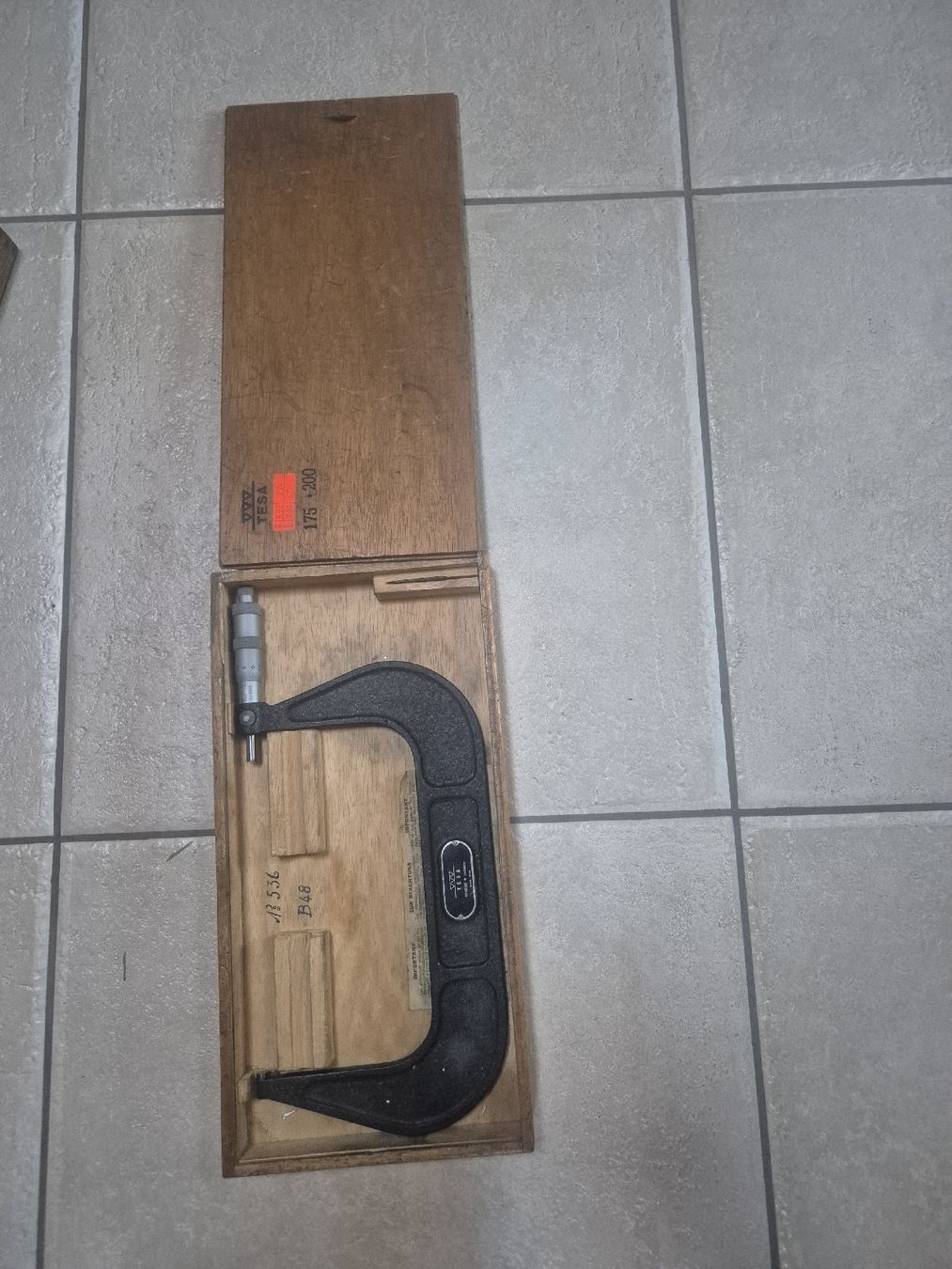 Misurare: Guterhaltene Mikrometer mit Holzkasten – Usato da Röthenbach i. E. venduto da 3538ScaniaR420 3