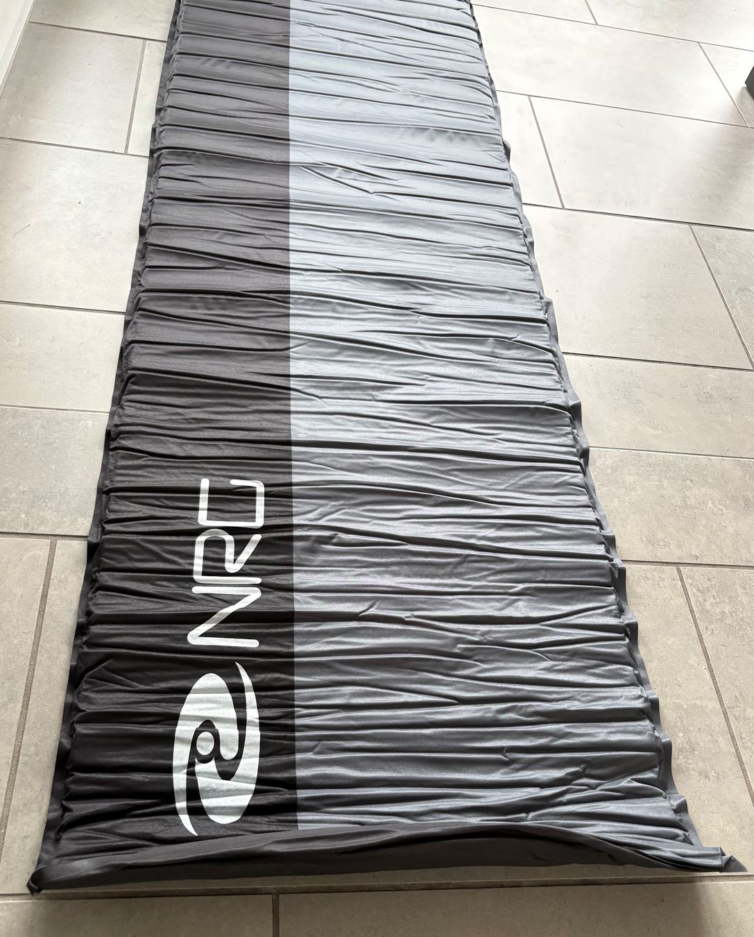 Tappetini fitness: NRS aufblasbare Isomatte in super Zustand – Usato da Lachen SZ venduto da Lachen-8853 1