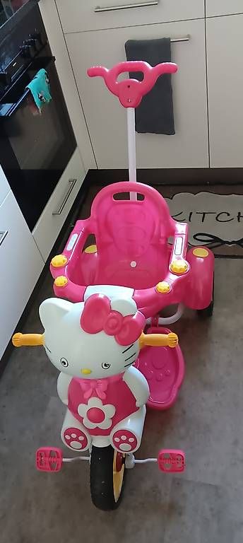 Véhicules pour enfants: Kinder-Dreirad mit Sitz Hello Kitty/Musik – D'occasion à Staufen par mar_wf6r 1