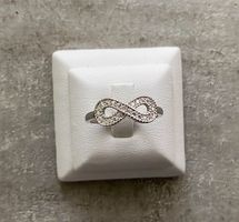 ✨ Eleganter Ring aus Silber mit CZ Steinchen - Infinity ✨