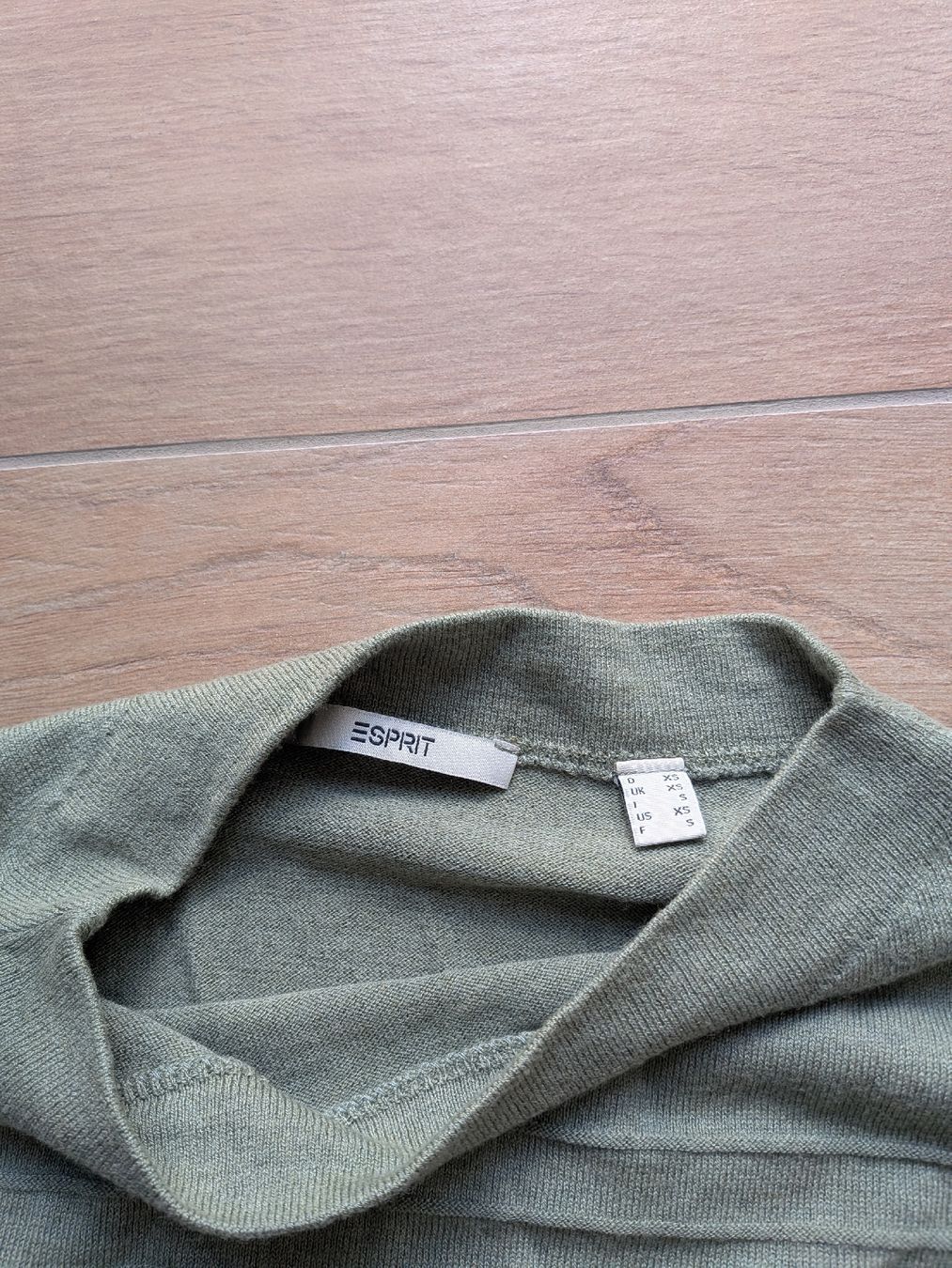 Esprit Pullover & Sweatshirts: Leichter Pullover Esprit XS – Neu (gemäss Beschreibung) aus Eschenbach SG von SanFranciscoCalifornia 1