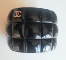 Superbe bracelet manchette matelassée Chanel vintage