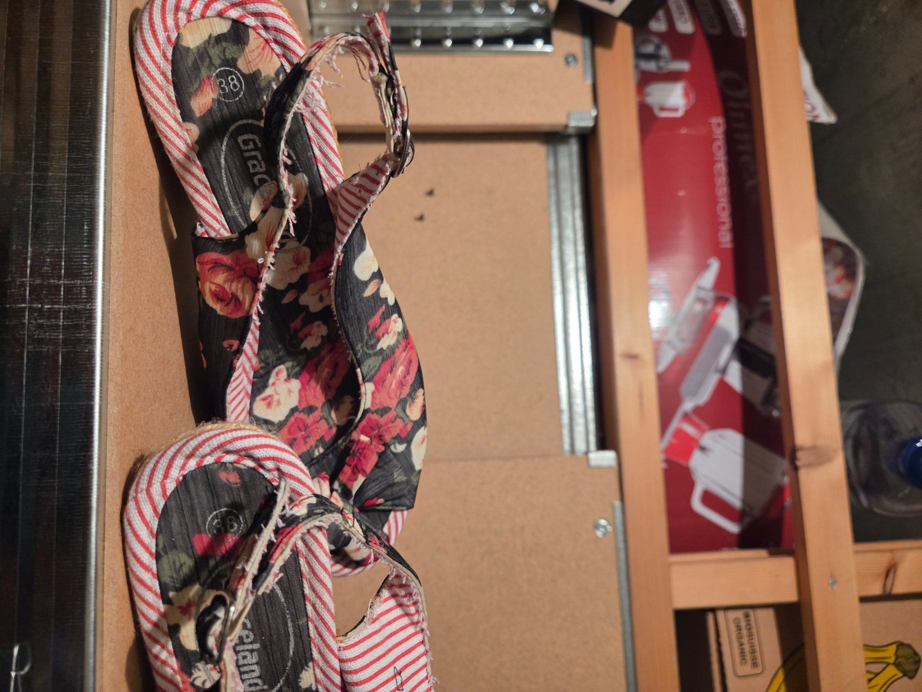 Damenschuhe: Espadrilles à fleurs, taille 38 – Gebraucht aus Brügg BE von rup_p6cw 4