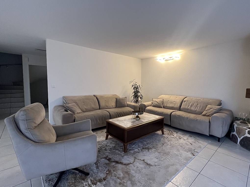 Divani: Komplettes gemütliches Sofa-Sessel Tisch set – Nuovo (secondo la descrizione) da Zollikerberg venduto da Rina.me