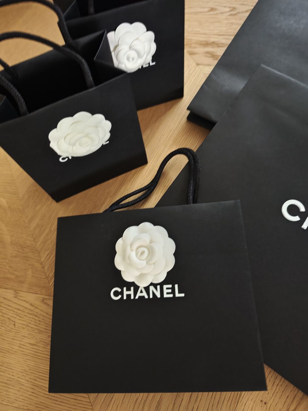 Chanel Borse: CHANEL Papiertaschen & 4 Parfum Minis 1957 – Nuovo (secondo la descrizione) da Erlenbach ZH venduto da nlh 2