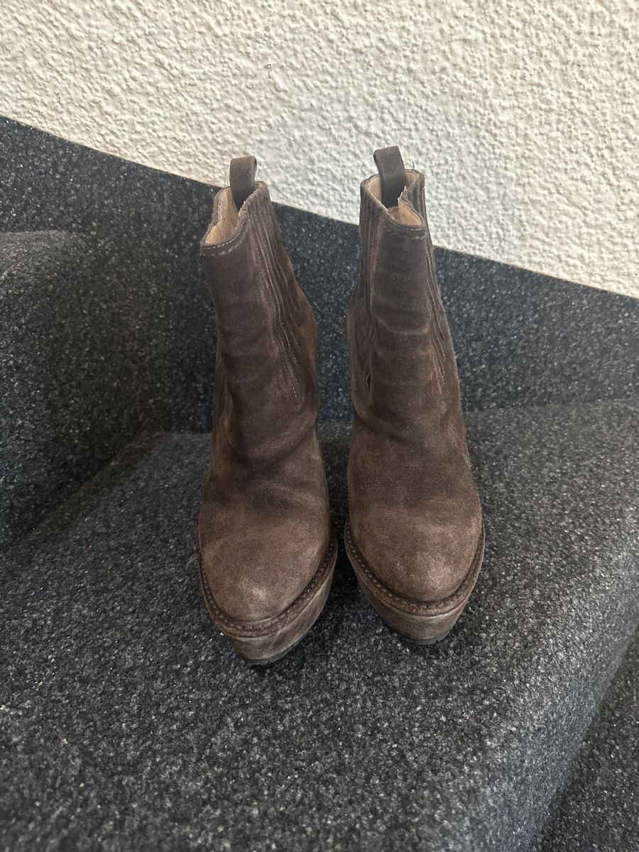 Prada Scarpe da donna: Prada Brown Suede Ankle Boots, Size 37 – Usato da Murgenthal venduto da mar_q2yf 2