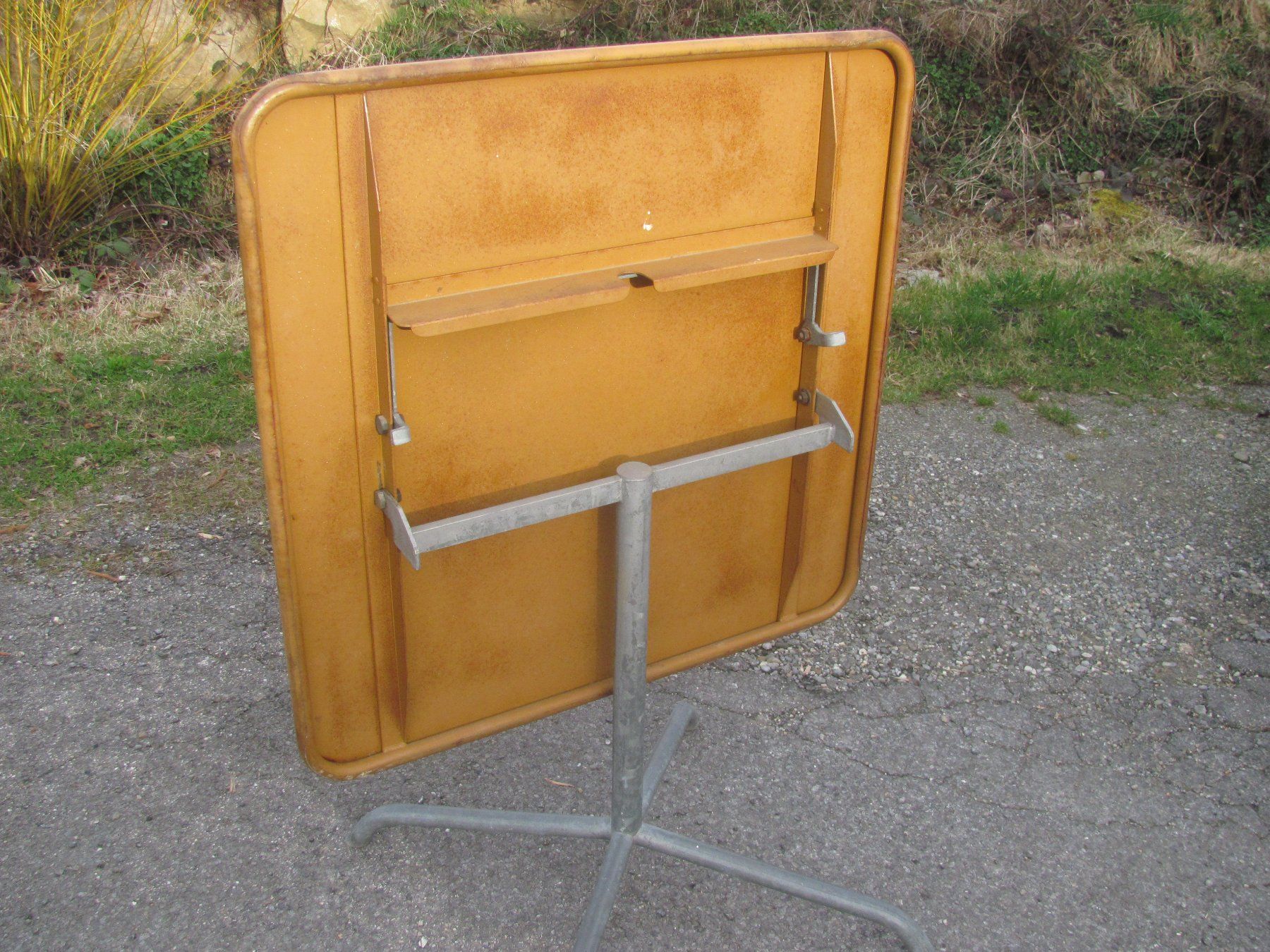 Bigla Tische: BIGLA Blechtisch 80x80cm Gartentisch OK Höhe 70 – Gebraucht aus Malters von Monark 3
