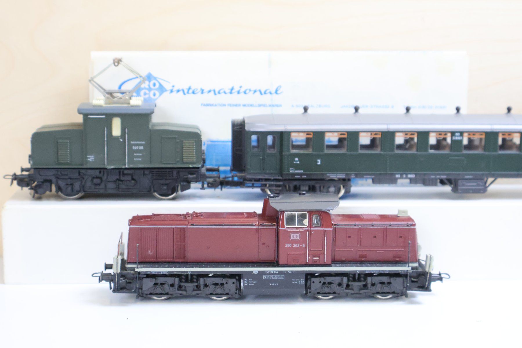 Roco Modelleisenbahnen: Roco Rangierloks + Wagen H0 Set - schöne Modelle – Gebraucht aus Winterthur von Monstera 8