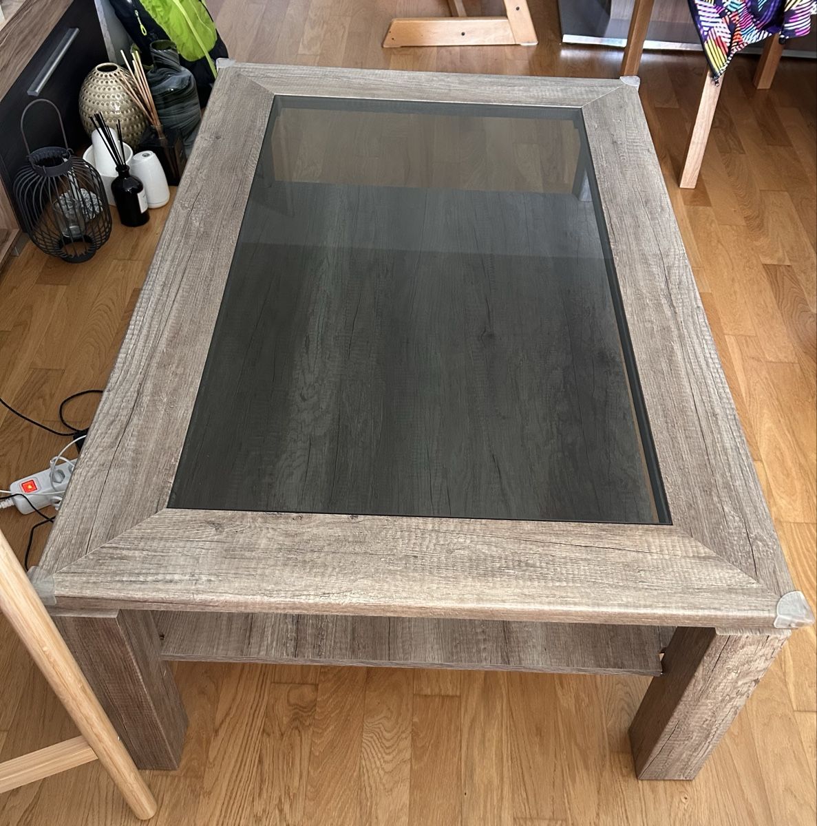 Tables: Rustic Wood Coffee Table with Glass Top & Shelf! – D'occasion à Bern par sil_n2tc