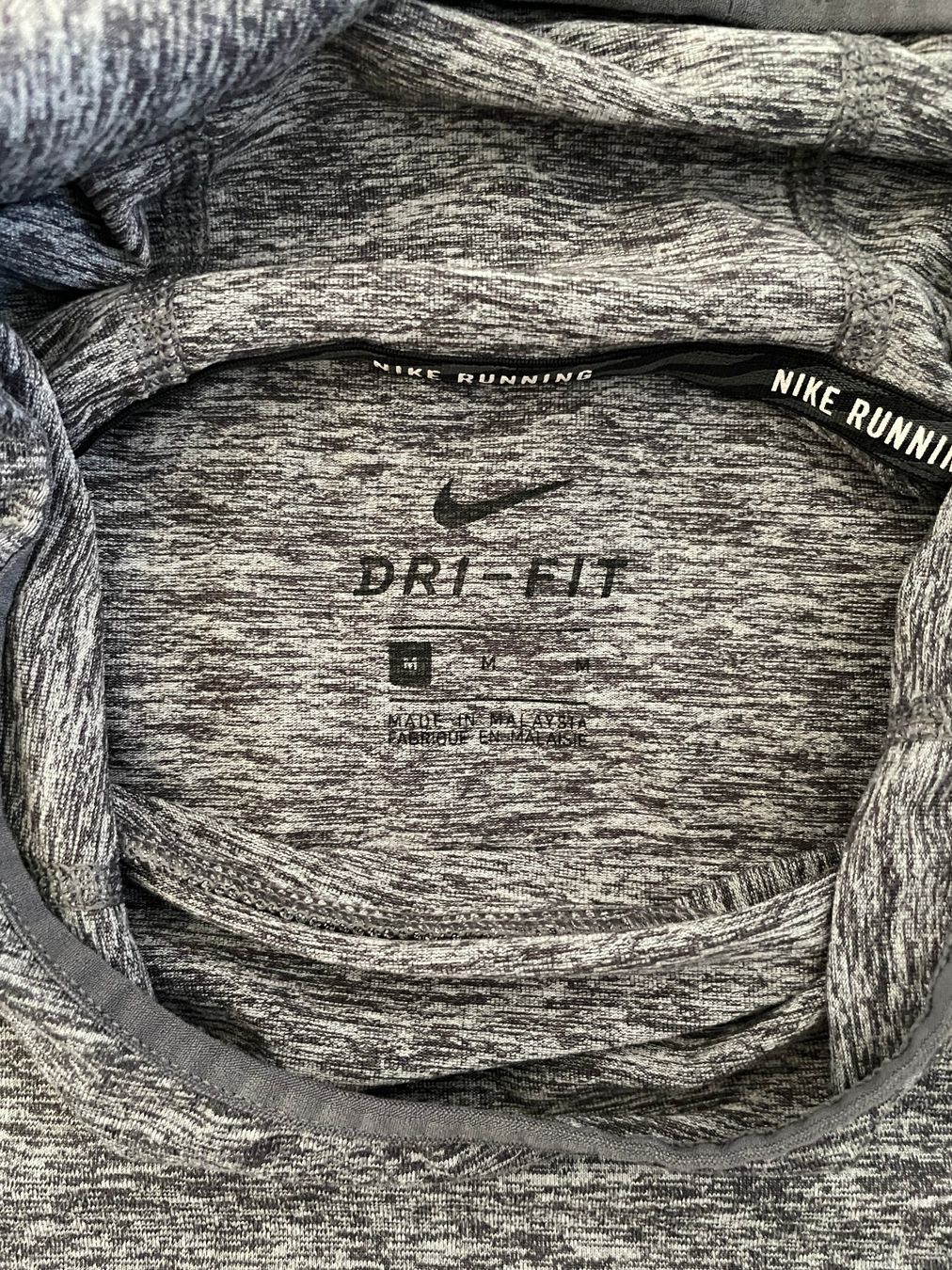 Nike Maglioni & Felpe: Nike Lauftop, Grau, Grösse M – Usato da Basel venduto da MarkenundKleidung 4