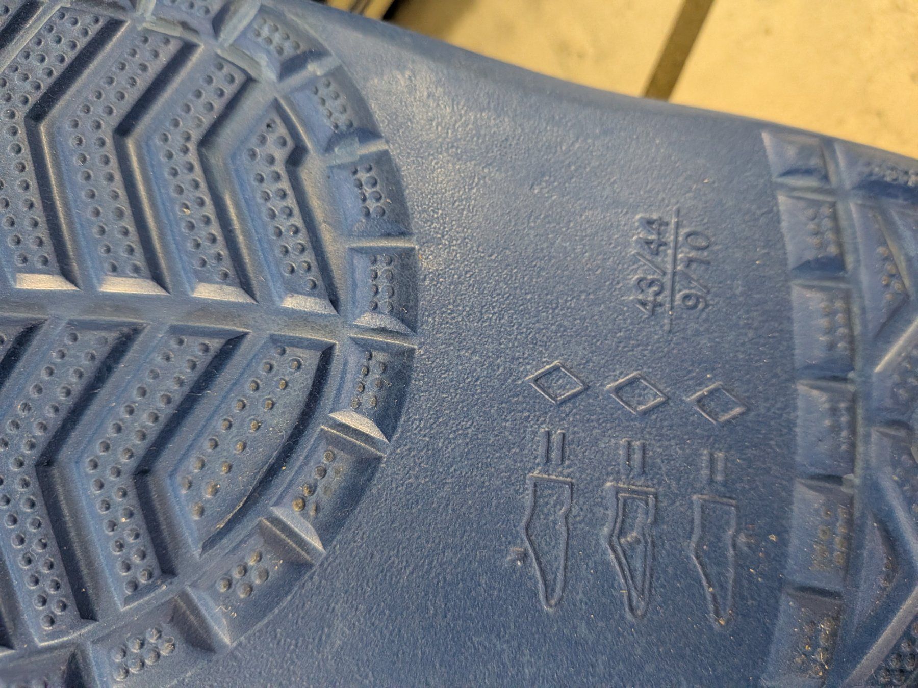 Crocs Scarpe da uomo: Haus Freizeitschuhe Gr 43/44 – Nuovo (secondo la descrizione) da Untersiggenthal venduto da Marlen59 2