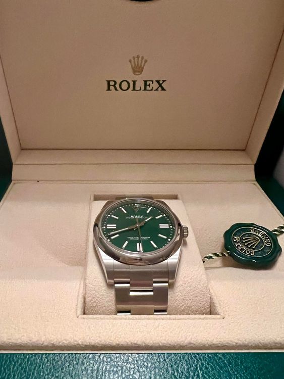 Rolex Oyster Perpetual 41 Grün, New, Full Set von Febr. 2023 Acheter sur Ricardo