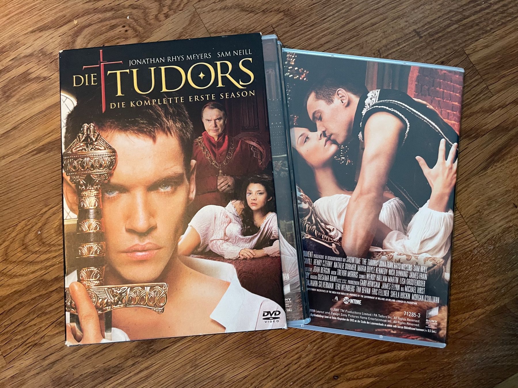 Tutti i DVDs: Die Tudors, Staffel 1+2, DVD Box Set – Usato da Bülach venduto da bjoernbenny