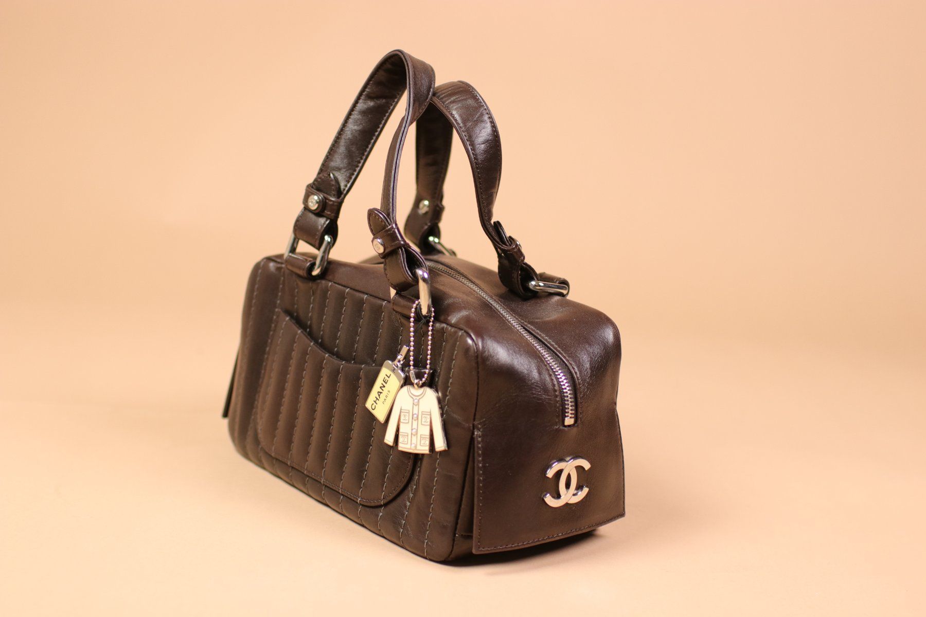 Chanel Borse da donna: RARE 2005 CHANEL Brown Leather Bowling Small handbag – Usato da Hombrechtikon venduto da BAZ-Vintage