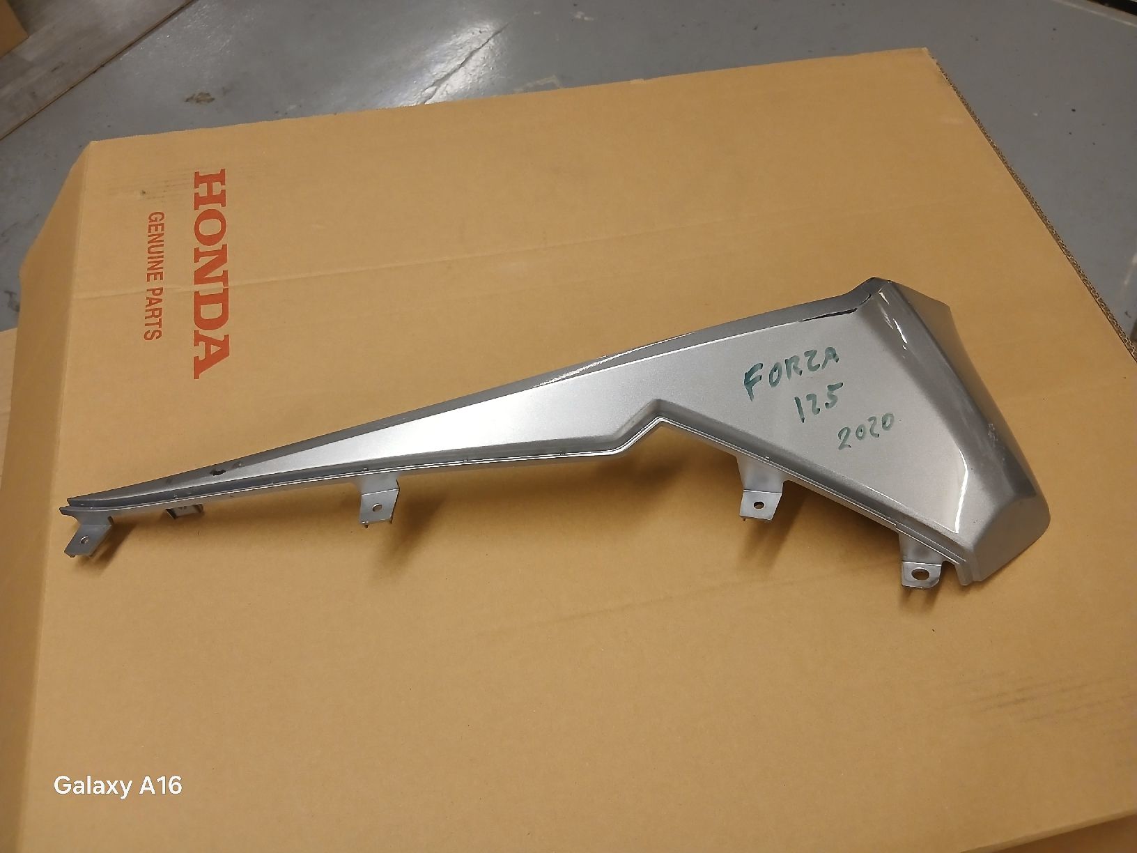 Honda Tutti i ricambio per moto: Honda forza 125 – Usato da Romanel-s-Lausanne venduto da site76