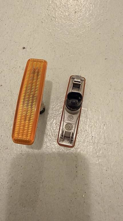 Tutti pezzi di ricambio auto: Original BMW E39 Seitenblinker Orange  Satz links & rechts – Usato da Rüthi (Rheintal) venduto da PeterKessler