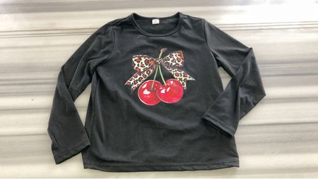 Langarmshirt mit Kirschen-Print Gr.128/134🍒