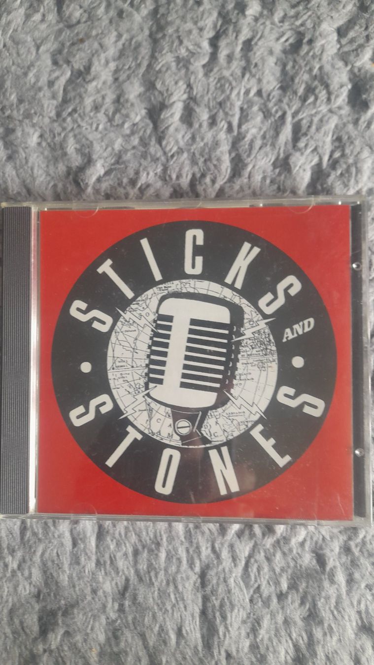 CD: STICKS AND STONES   THEME SONG FOR NOTHING    CD – Usato da Wetzikon ZH venduto da Ramones01