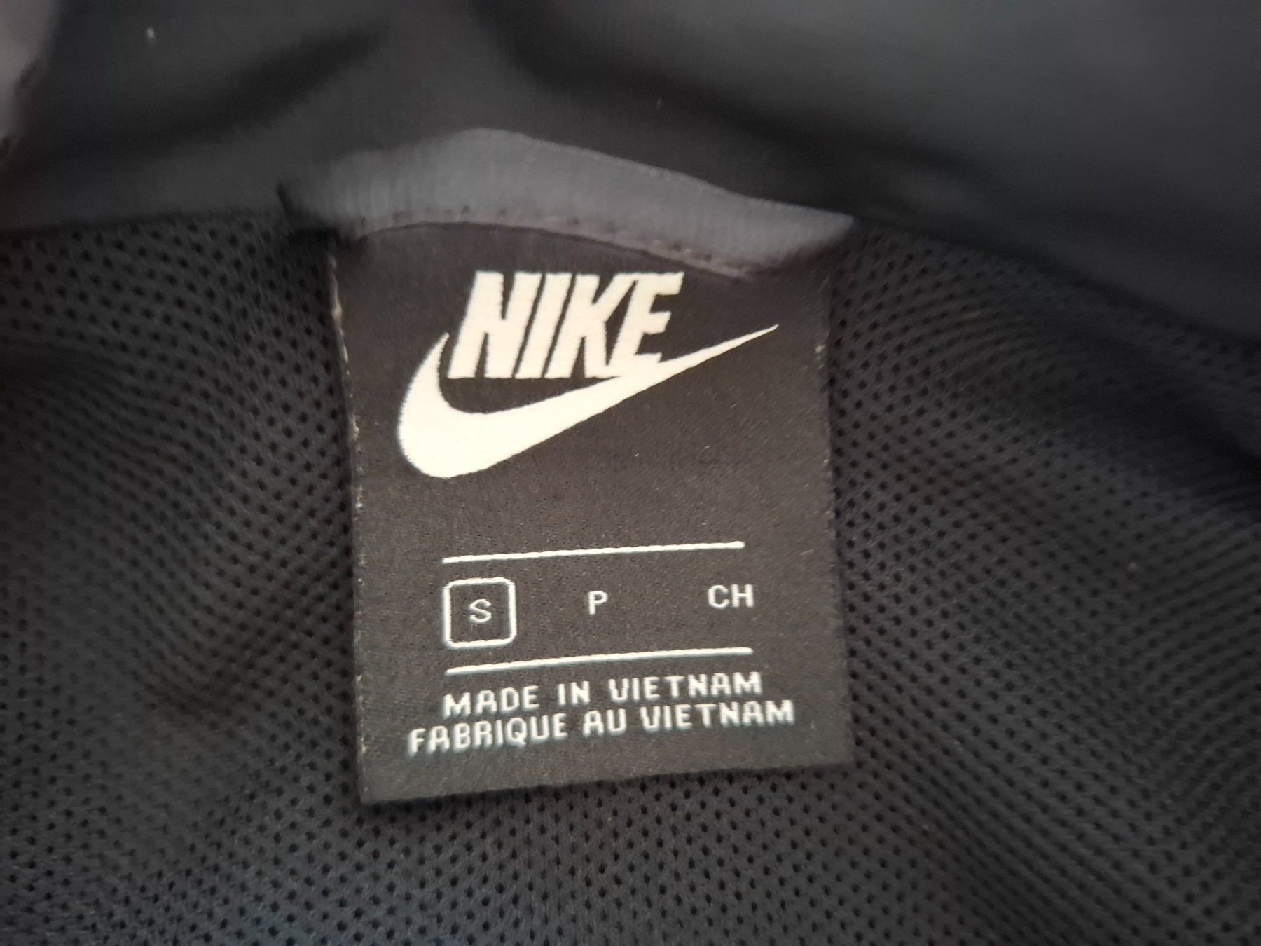 Nike Giacche: Leichte Sportjacke Nike S Schwarz – Usato da St.Gallen venduto da LaMiSa 2