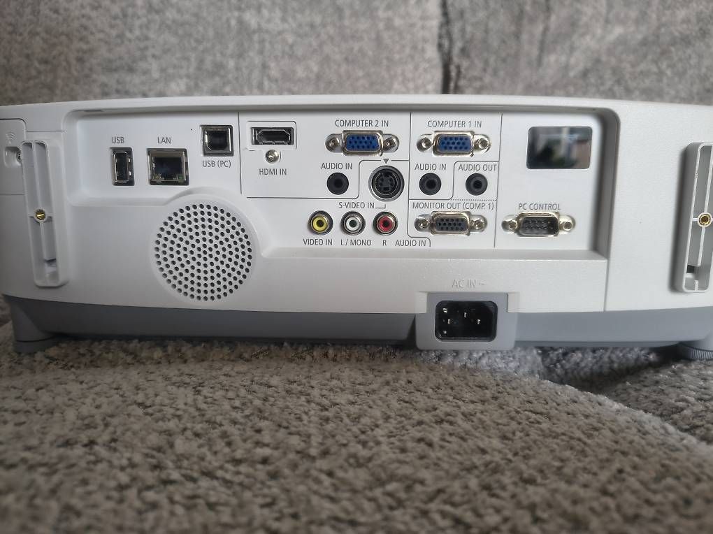 Vidéoprojecteurs: Nec P350W – D'occasion à Steffisburg par Freedom_warrior 1