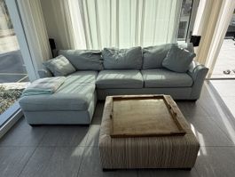 Ecksofa mit Chaiselongue + passendem Ottoman / Couchtisch