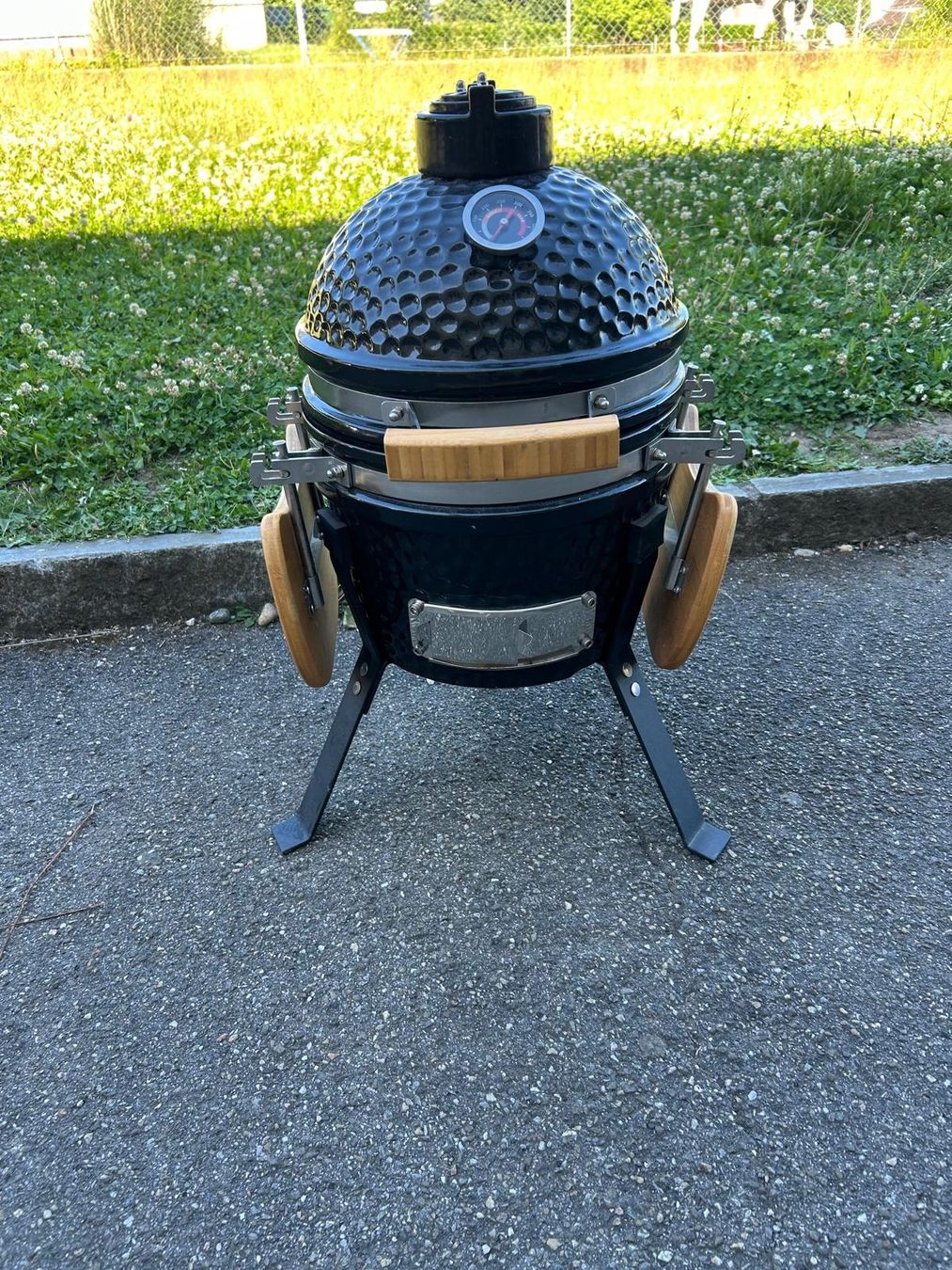 Griglie: Keramik Grill KAMADO mit Seitentischen – Usato da Basel venduto da faz_hdd8 1