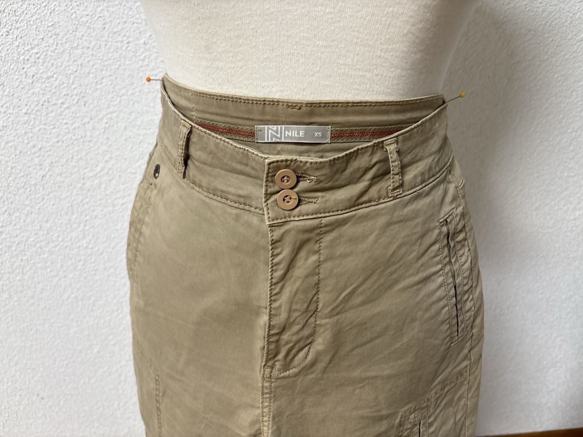 Nile Hosen: Original NILE Khaki Hose, Grösse XS – Gebraucht aus Maienfeld von 8796 1