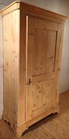 Antiker Tannenholz Schrank