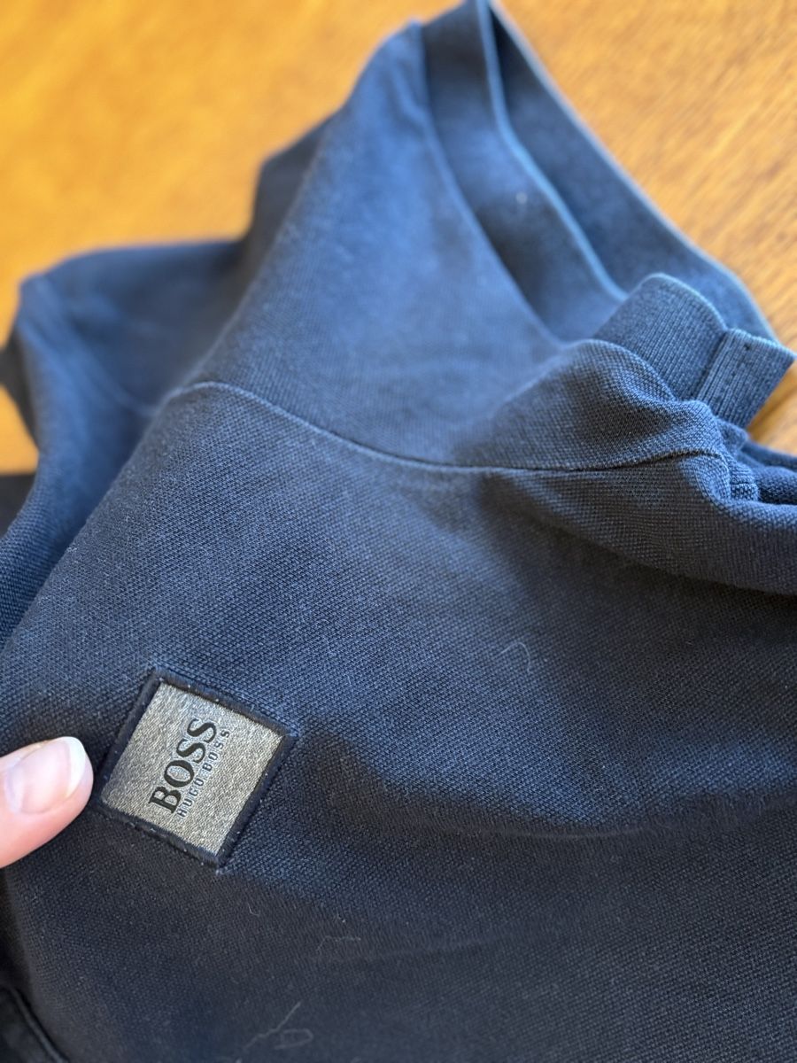Hugo Boss T-shirt: T shirt Hugo Boss taille S – Usato da Attalens venduto da Skorpionica