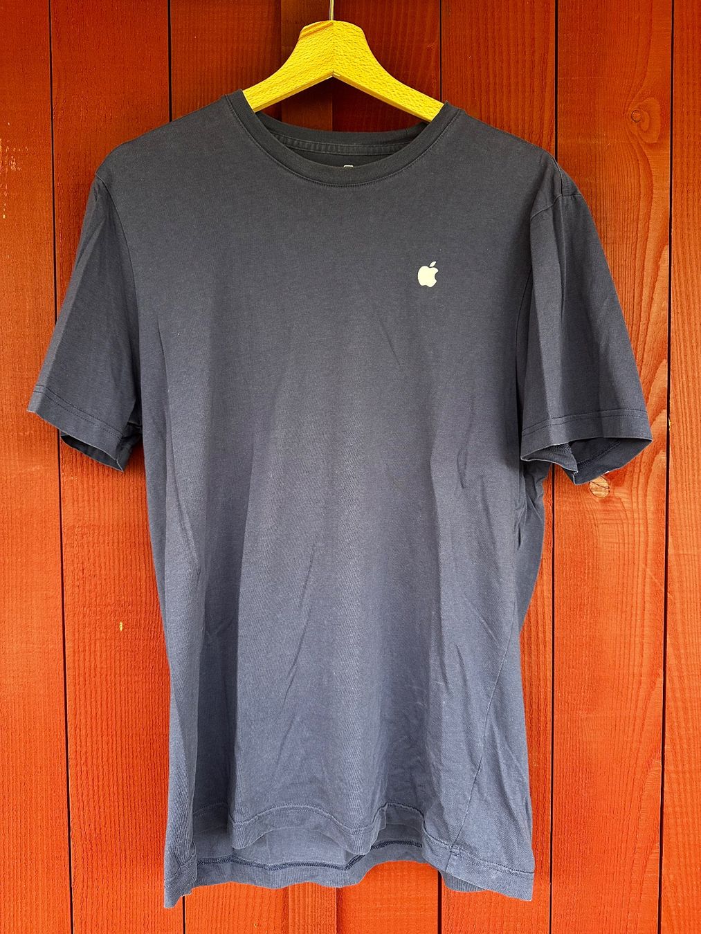 T-shirt: Apple Store T-Shirt Grösse M dunkelblau – Usato da Zürich venduto da perleffekt91