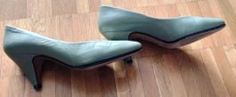 Pumps aus Leder, helles Olivengrün - Grösse 34.5 -
