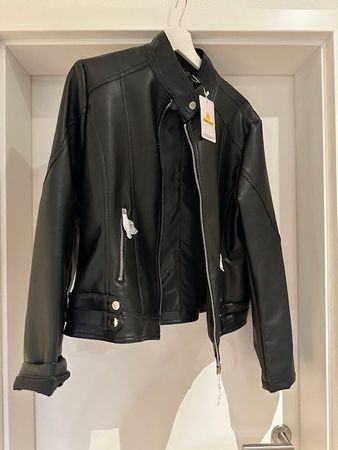 Neue Kunstlederjacke XL mega klein geschnitten -cooler Style
