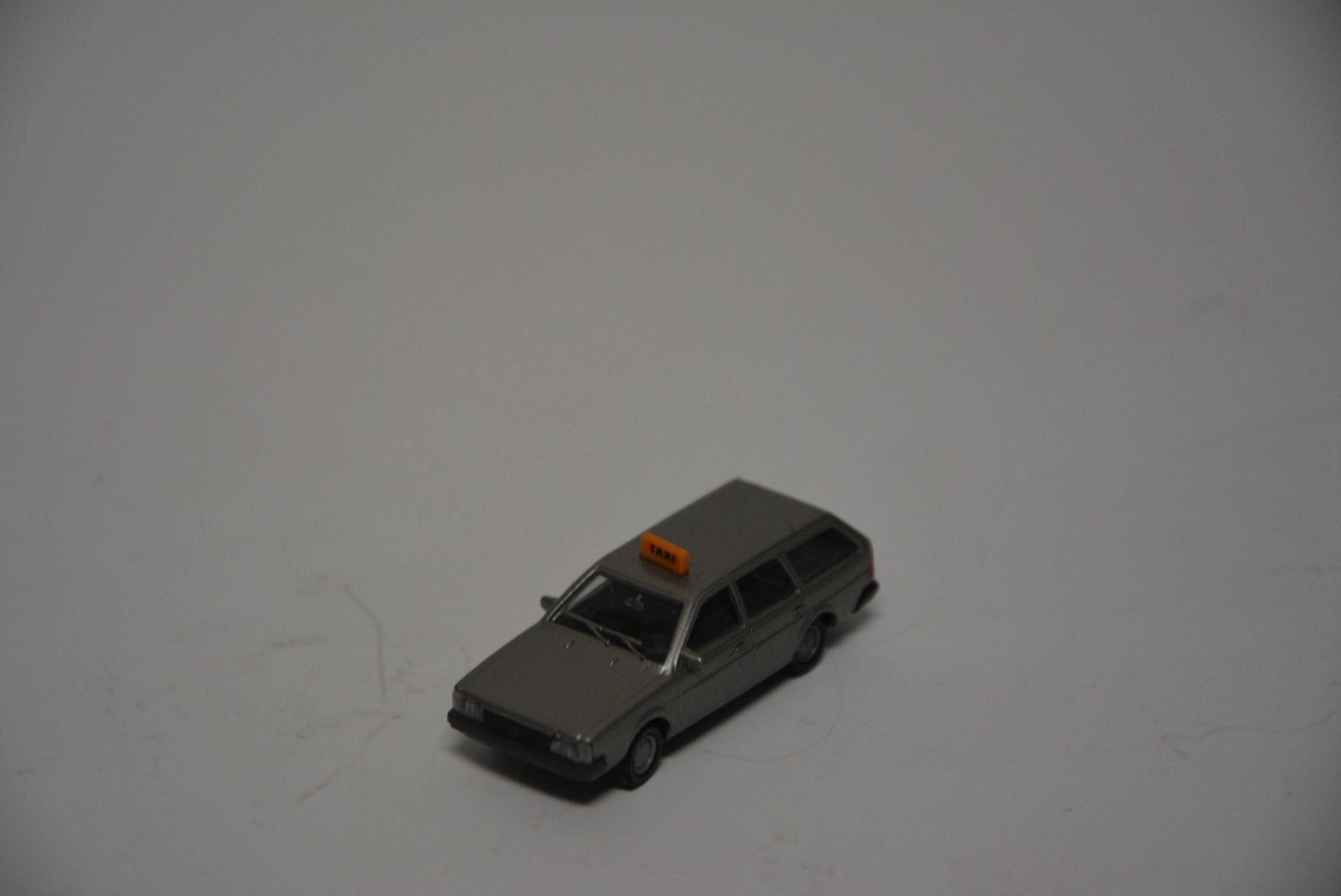 Volkswagen Modellini d'auto: VW Passat Variant Taxi , I.M.U. , 1:87 – Nuovo e nell'imballaggio originale da Goldach venduto da Feivel9 2