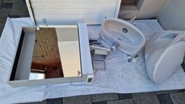 WC, Spiegelschrank, Waschtrog, Lavabo etc.