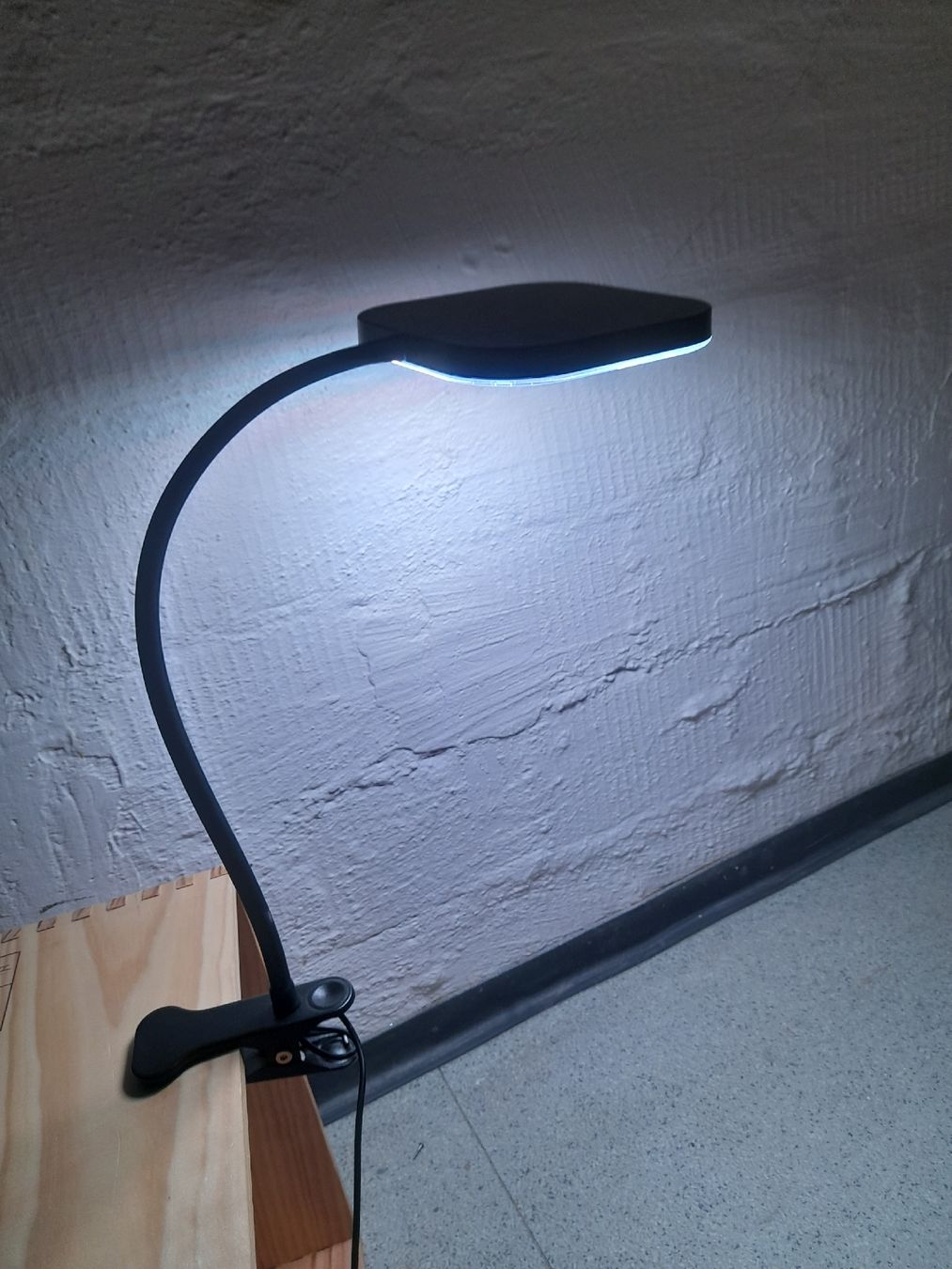 Lampes: LED-Tischlampe  – D'occasion à Glattbrugg par B_B