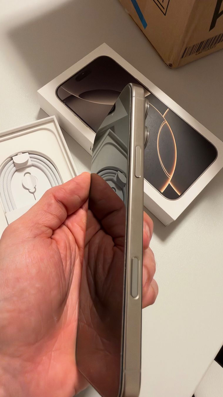 Apple Telefoni cellulari / Smartphones: Apple iPhone 16 Pro Max Natural Titanium 512GB – Usato da Brunnen venduto da Moona22 6