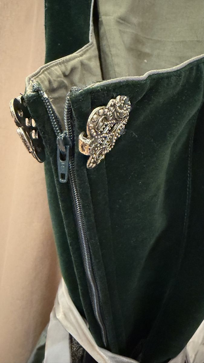 Costumi: Marjo Dirndl Gr. 46 NEU – Nuovo e nell'imballaggio originale da Künten venduto da Aswang 1