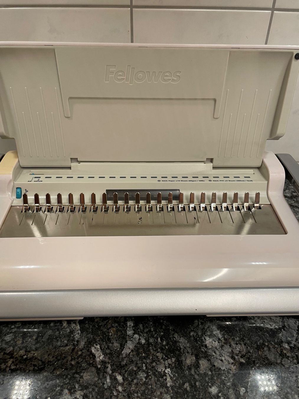 Fellowes Macchine rilegatrici: Fellowes Star 150 Plastikbindegerät mit Zubehör – Usato da Huttwil venduto da mir_ghn5 4