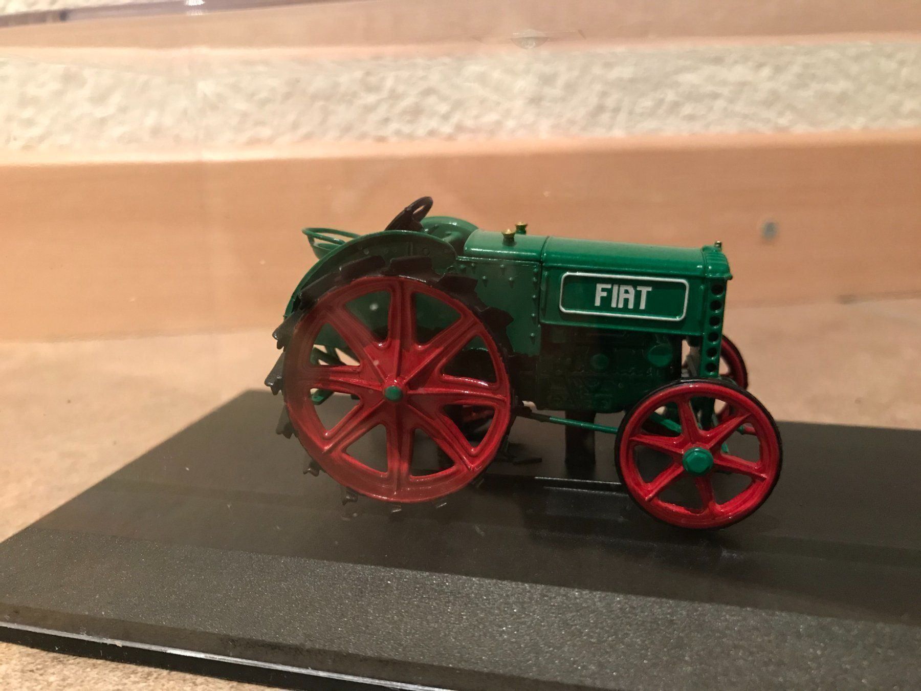 Fiat Tracteurs: Universal Hobbies Fiat 700 A – Neuf avec emballage d'origine à Kreuzlingen par Stefan1150 2
