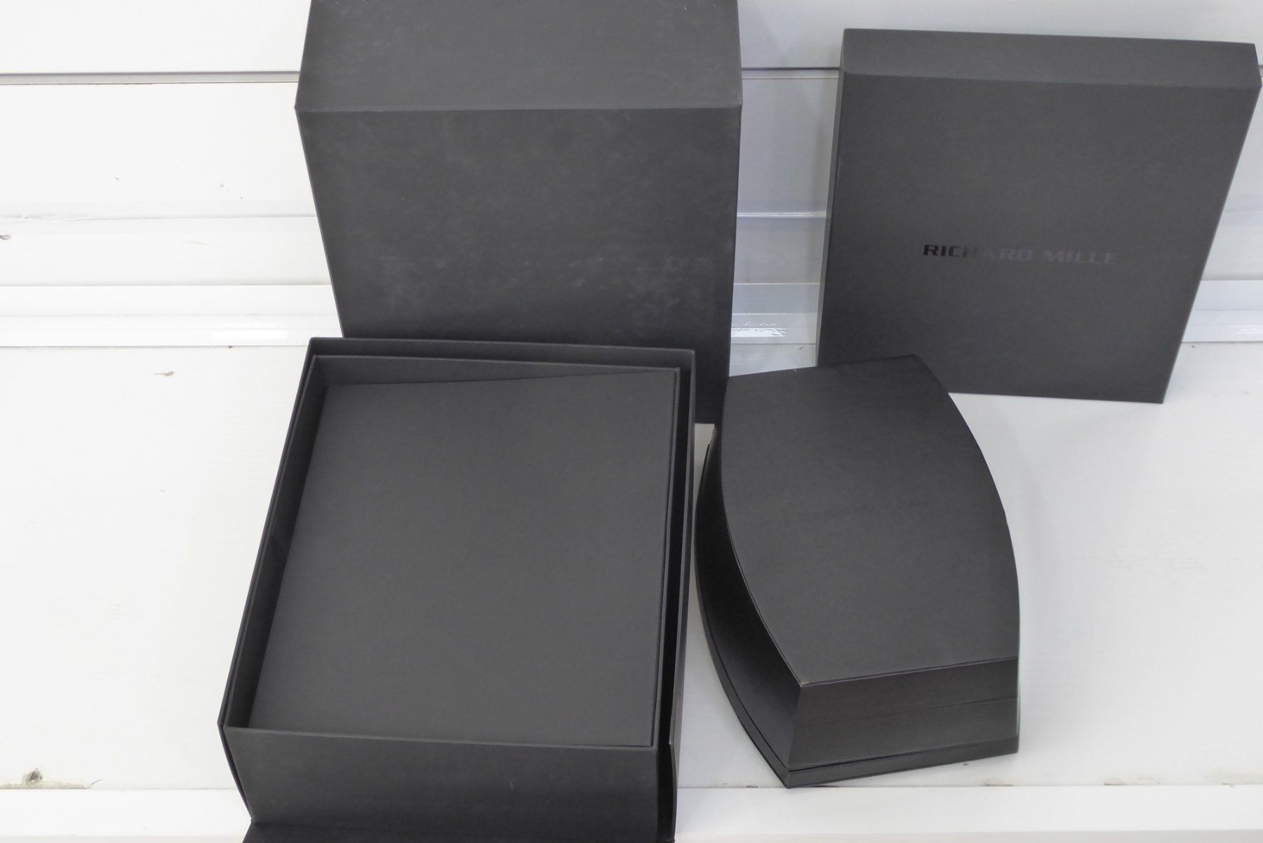 Richard Mille Boîtes de montres: Richard Mille box for watch – D'occasion à Geneve par adr_xk6n 9