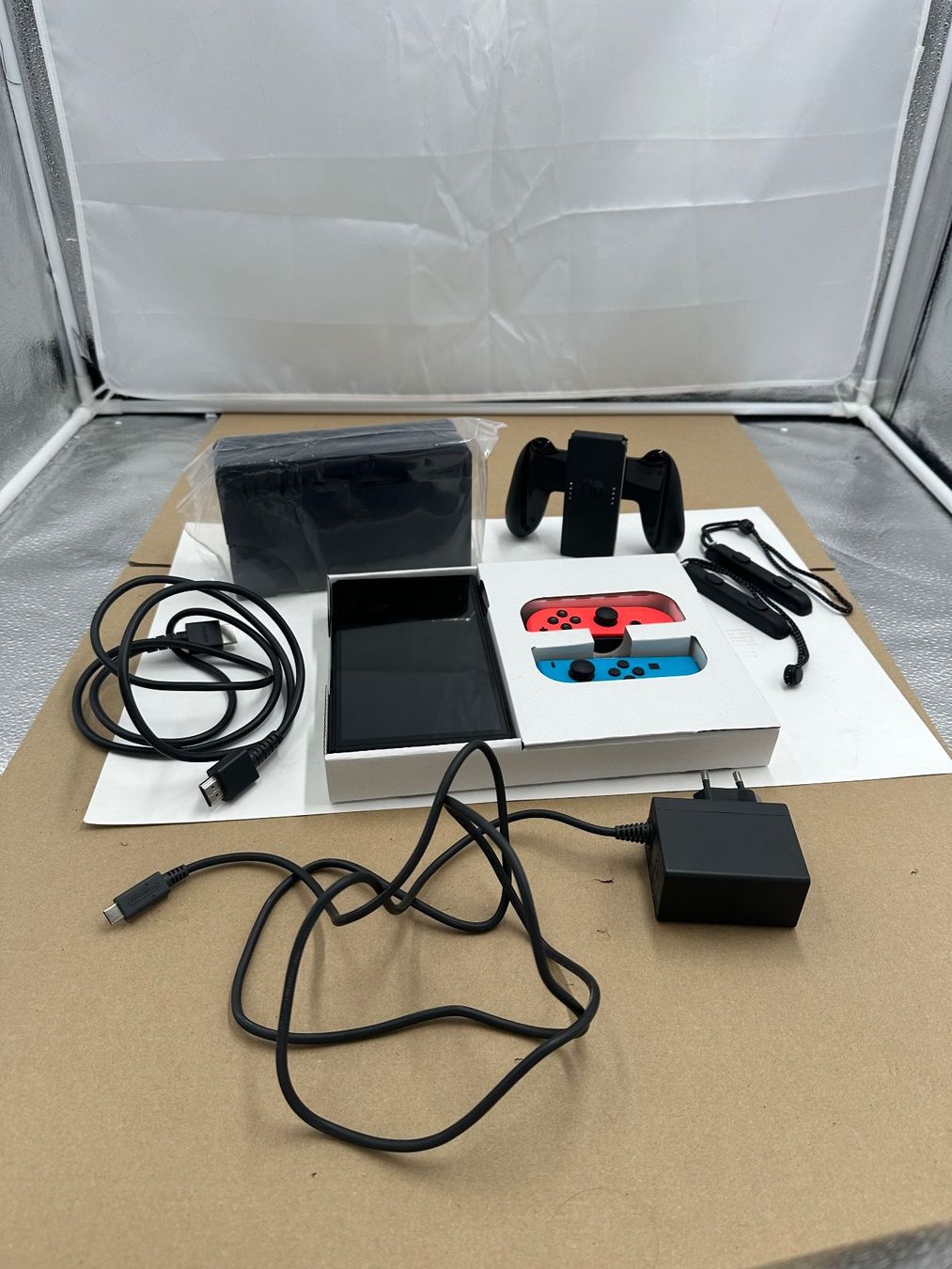Nintendo Console: NINTENDO Switch OLED-Modell, Neon-Blau/Neon-Rot – Usato da Birmenstorf AG venduto da Distronics_SchweizAG 1