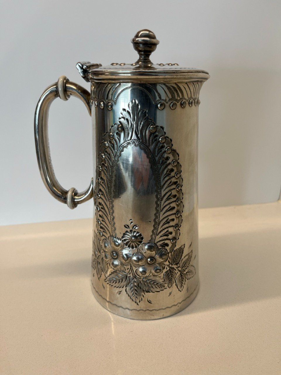 Caraffe: Decorated silverplated water pitcher/jug – Usato da Interlaken venduto da giorgiotraverso 5
