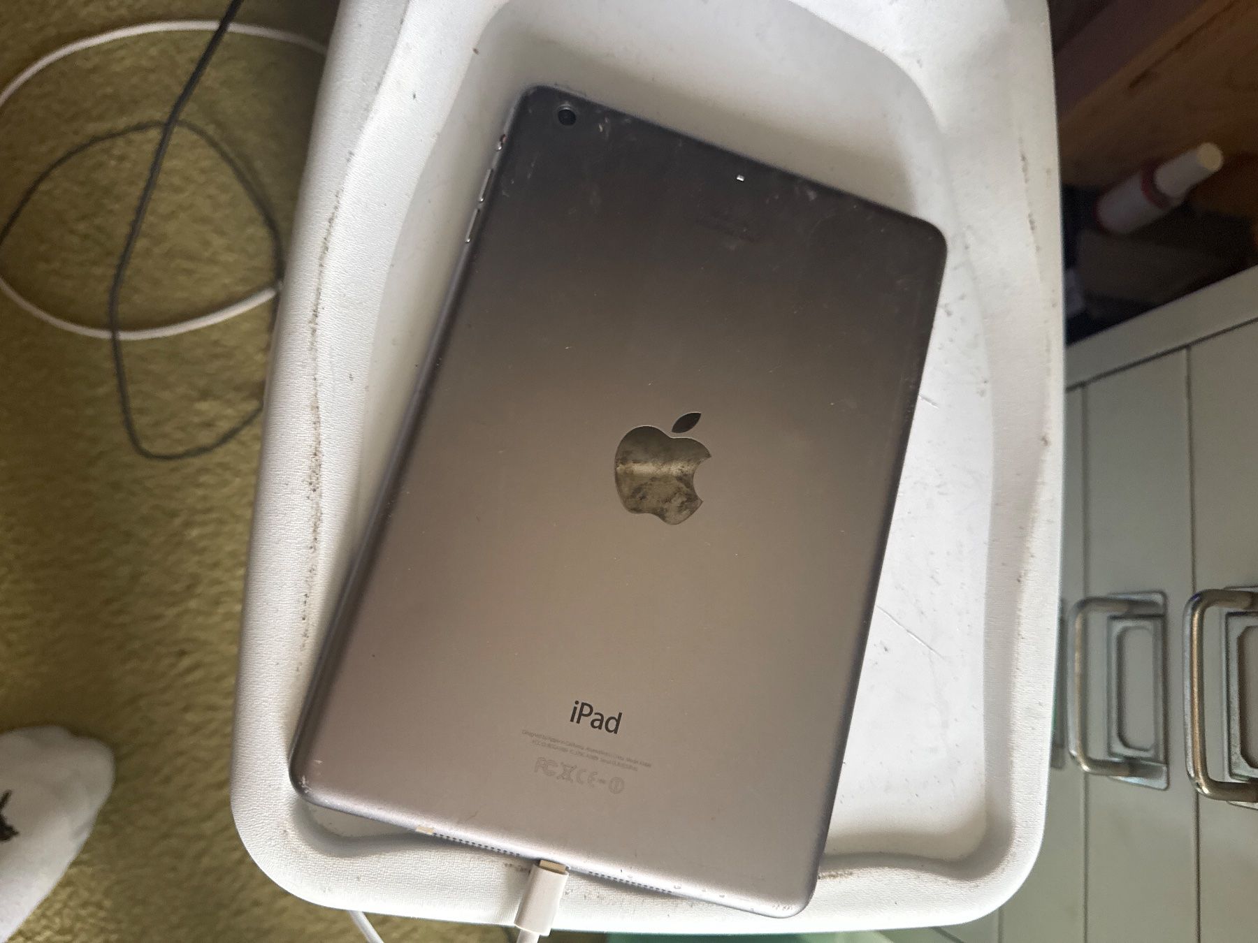 Apple Tablet PC: Ipad mini - A1489 - icloude / Display ganz!!! – Difettoso da Olten venduto da HoYa01