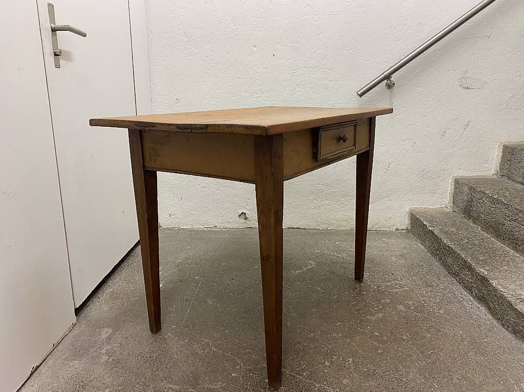 Tavoli: Holztisch mit Schublade - Vintage – Usato da Zürich venduto da H21S99 1