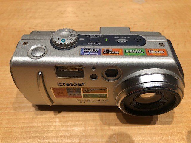 Sony Kamera: Sony Cyber-shot 2.1 Mega Pixels – Gebraucht aus Altbüron von zet_pnw5 1