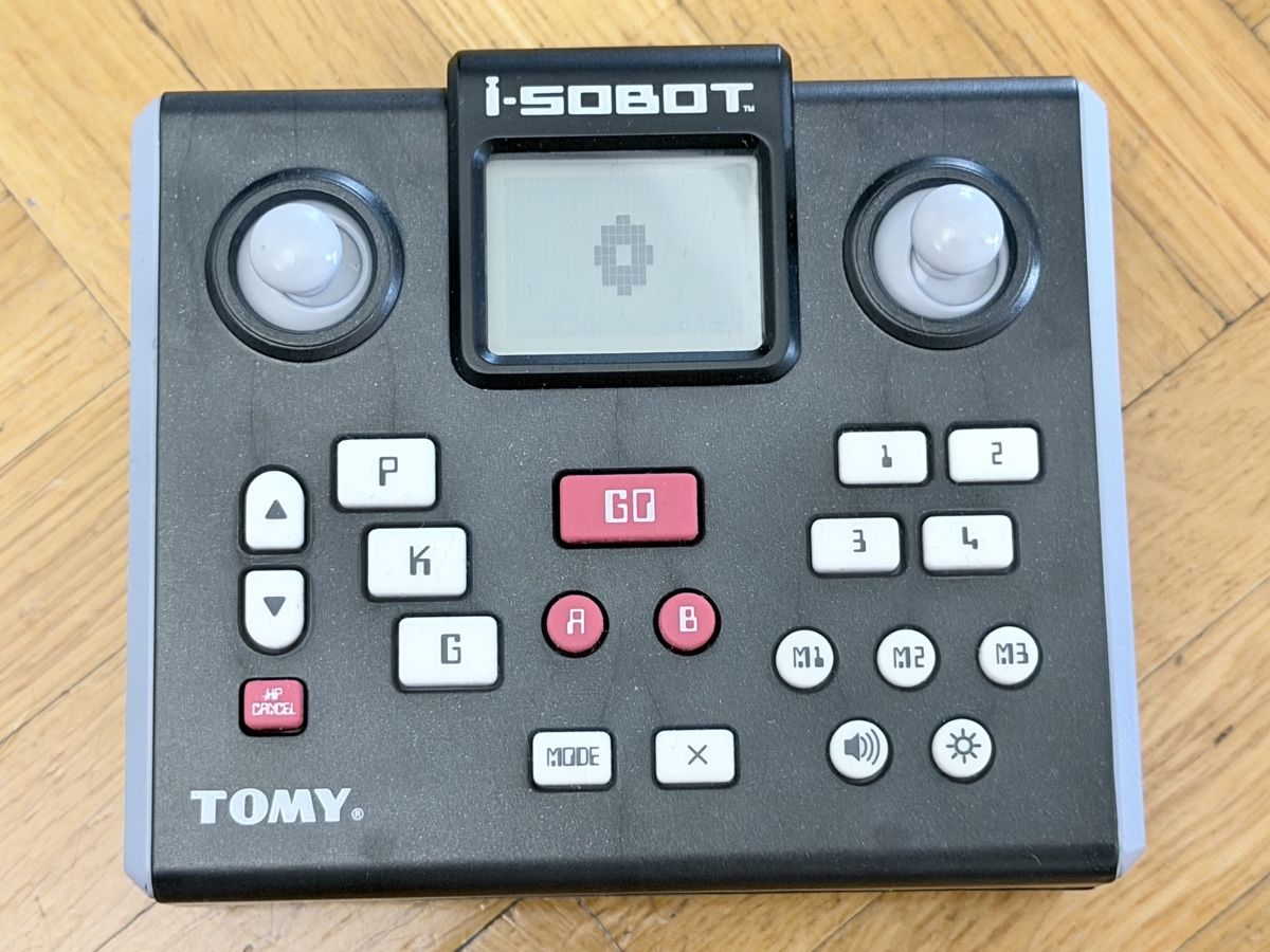 Tomy Giocattoli: Robot I-SOBOT Tomy avec télécommande et accessoires – Usato da Vessy venduto da Filippe1 2