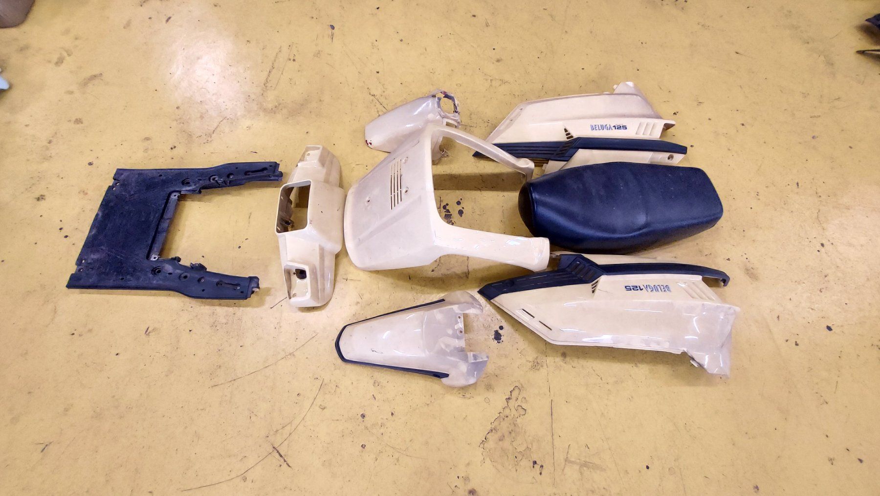 Alle Rollerersatzteile: Carénage Yamaha Beluga complet – Gebraucht aus Satigny von massimo-95 1